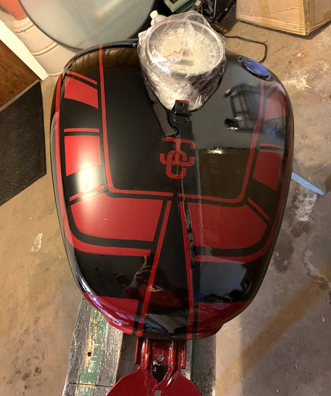 Custom 2004 Yamaha V-Star 1100 Bobber Tank